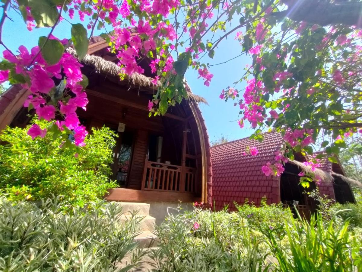 Bougainvillea Bungalow Batumadeg Exterior foto