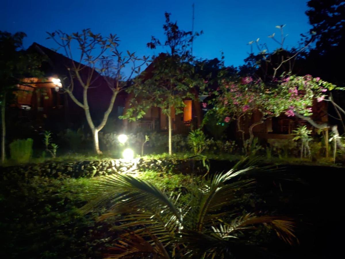 Bougainvillea Bungalow Batumadeg Exterior foto