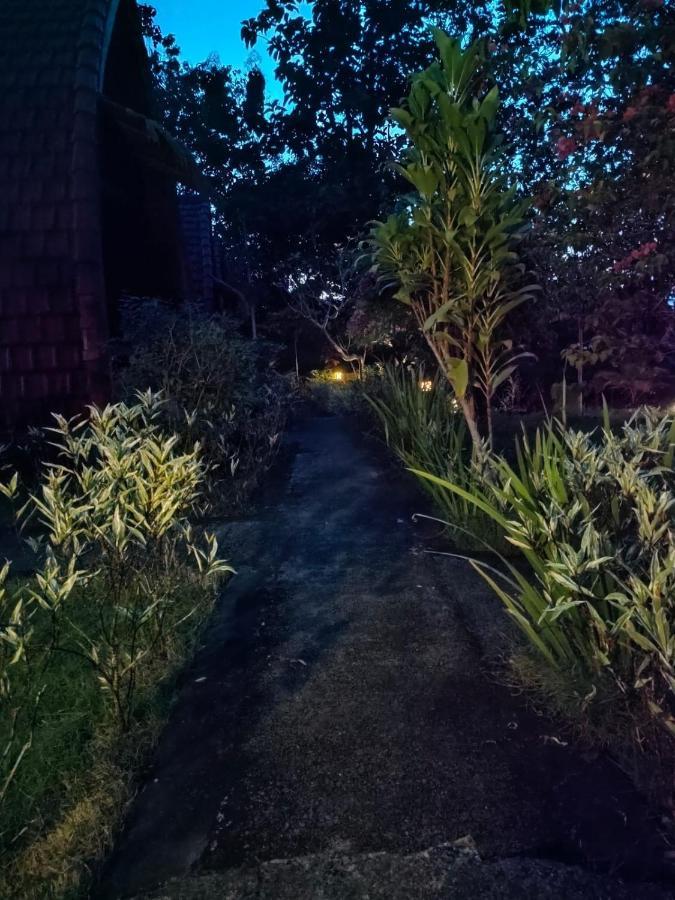 Bougainvillea Bungalow Batumadeg Exterior foto